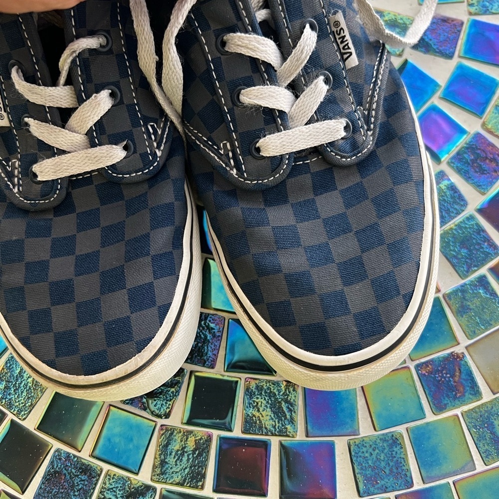 Vans Atwood sneakers for youth in a checkerboard pattern.